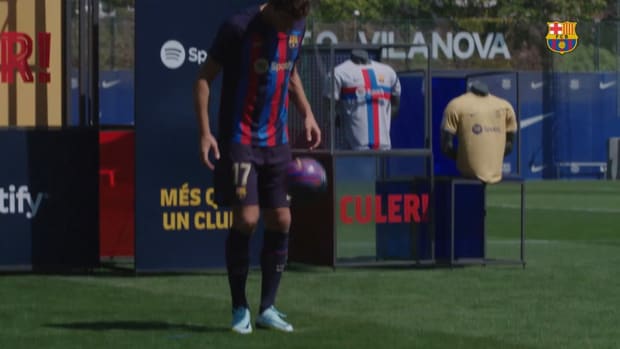 Behind the scenes first day at the office for Bellerin and Alonso